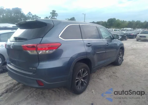 2018 Toyota Highlander Le Plus z USA, uszkodzony, nr VIN 5TDBZRFH6JS800526